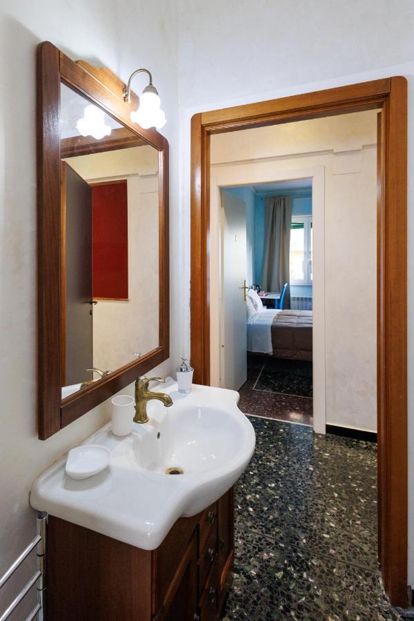 Casa Vittoria Di San Martino Affittacamere Genua Exteriör bild