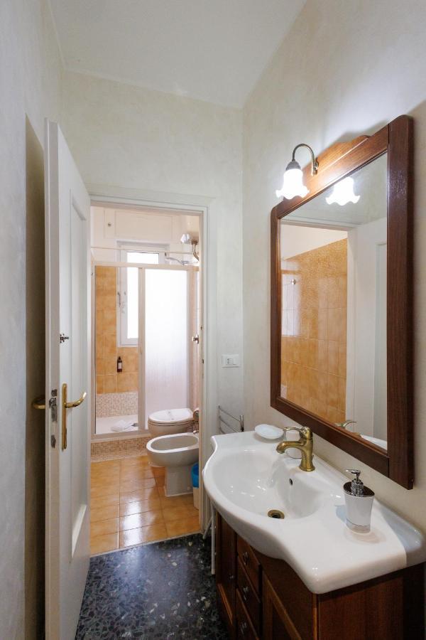 Casa Vittoria Di San Martino Affittacamere Genua Exteriör bild