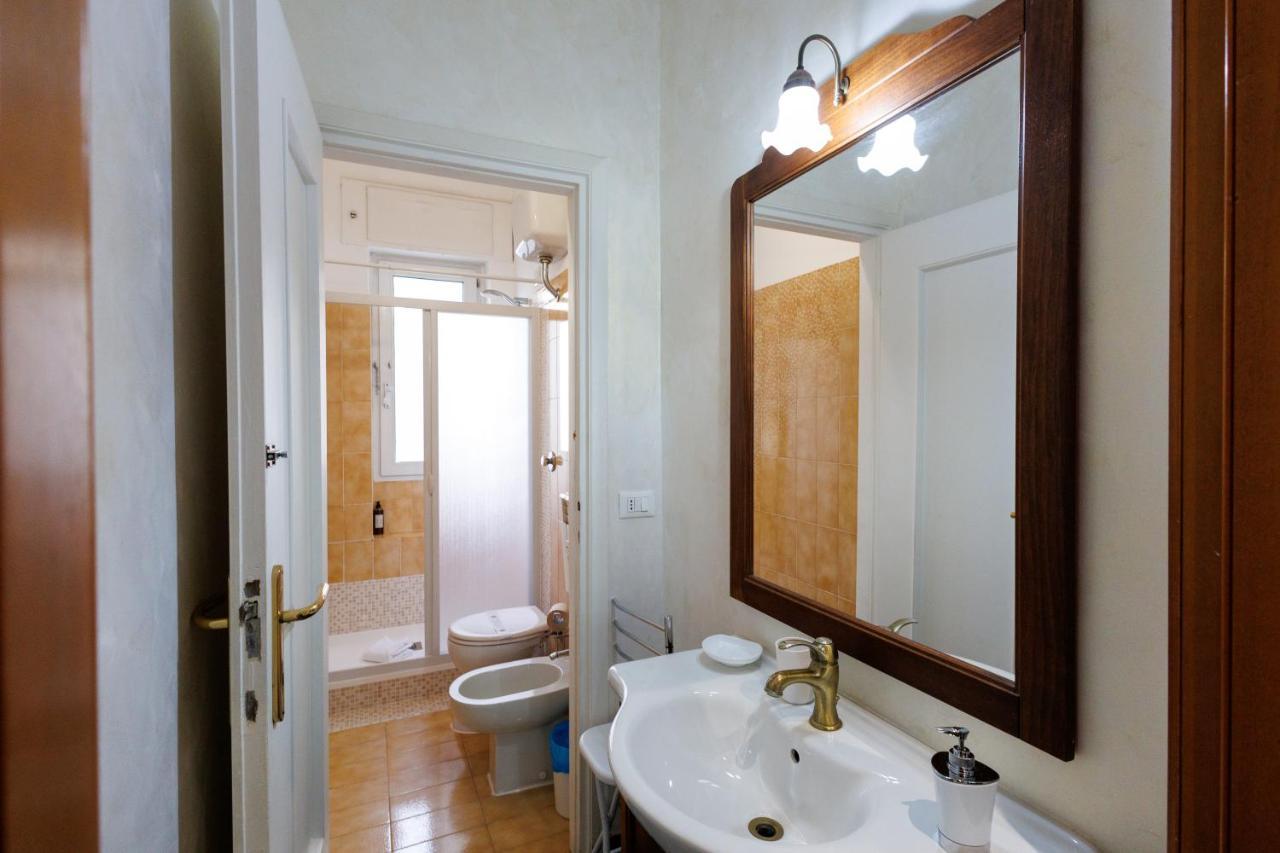 Casa Vittoria Di San Martino Affittacamere Genua Exteriör bild